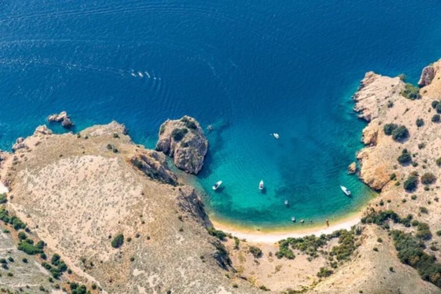 3,5h Wild Bays: Swim & Snorkel with Capt. Bobo (Public) - Snorkeling Time, Clear Water, and Caves You Can Swim Near