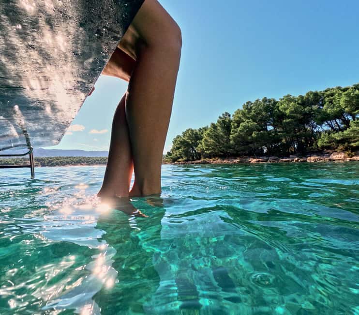 3 Islands Speedboat Tour: Golden Horn, Blue Lagoon & Jelsa - Jelsa on Hvar: 45 Minutes for Sightseeing and a Change of Pace