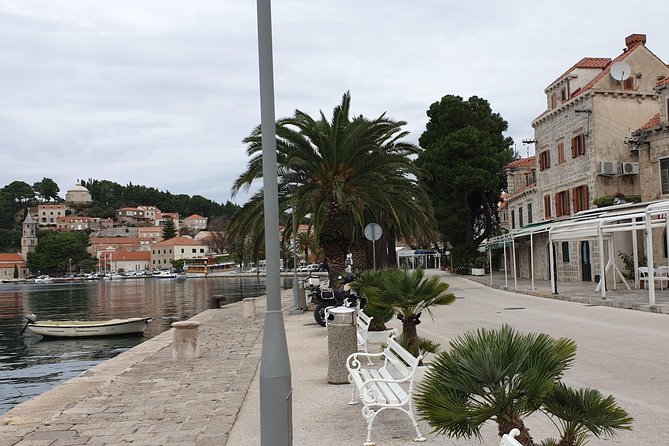 Afternoon Kayaking in Dubrovnik - Dubrovnik City Walls from the sea: the first wow moment