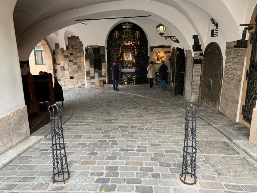 Best of Zagreb Walking Tour - Upper Town market stop, open-walls history, and the Kumica story