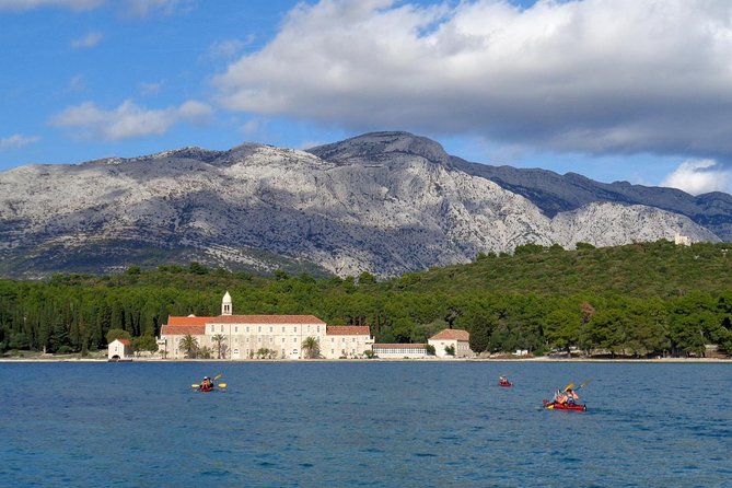 Bits of History - Half day kayak Tour with Wine delight - What makes this Korčula kayak-and-wine tour different