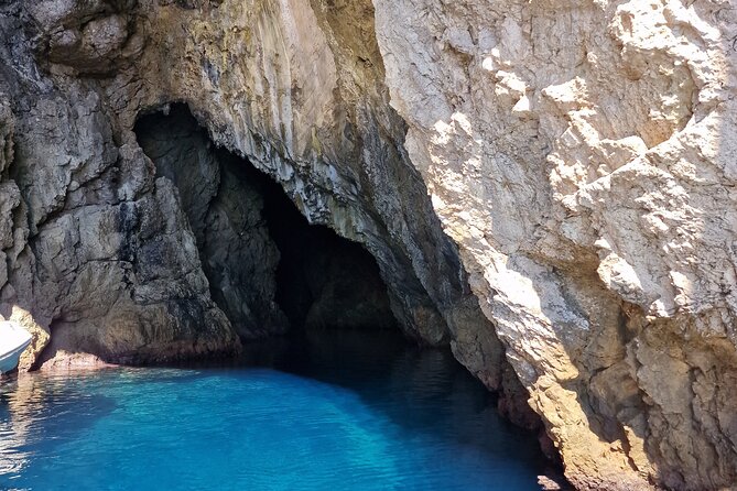 BLUE CAVE & 5 islands tour from Hvar - Snorkeling gear, life vests, and staying comfortable on a bumpy speedboat