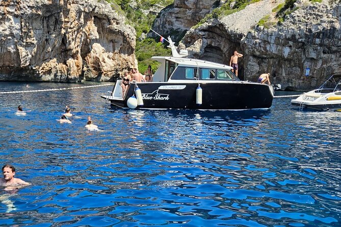 Blue cave and Hvar - 5 Islands speedboat tour from Split - Stiniva Cove in 15 minutes: a secluded beach with a 16-foot entrance