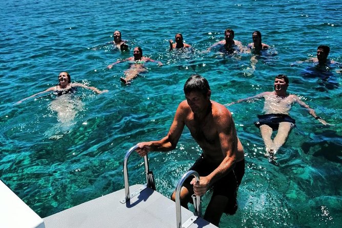 Blue cave and Hvar - 5 Islands speedboat tour from Split - Boat comfort, toilets, and snorkeling gear: the reality check