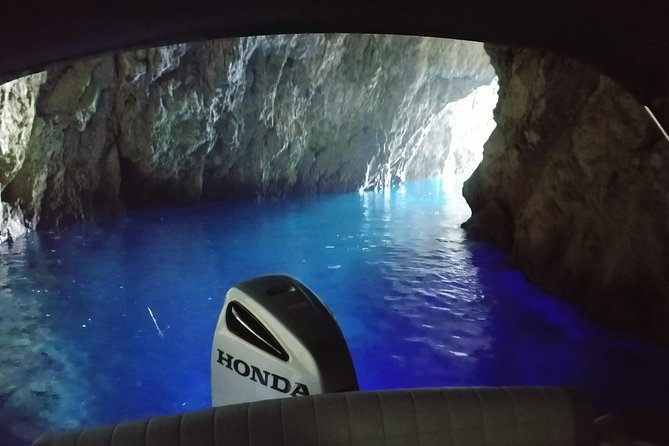 Blue Cave and Hvar Tour - 5 Islands Tour from Split and Trogir - Guides and skippers: the human factor that turns logistics into fun