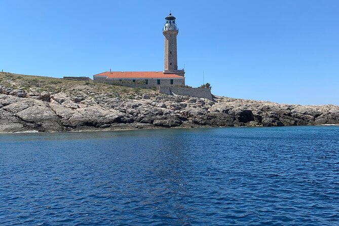 Blue Cave and Town Hvar with 5 Island Boat Tour - Komiža on Vis: fishermen streets, harbor cliffs, and local history