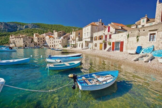 Blue Cave, Hvar, Vis and Pakleni Islands Group Speedboat Tour - Boat comfort, crew control, and why the day stays on time