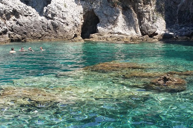 BLUE CAVE private speedboat tour with drinks - Guides can make or break the water day