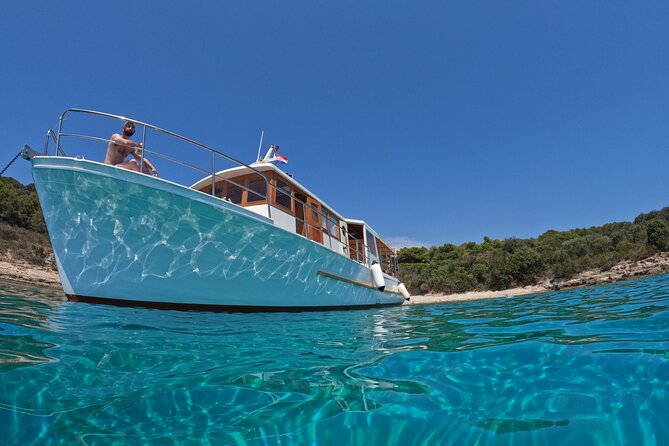 Boat Tour at Delfina Hvar - Getting to Riva 5 at 11:30: Simple Logistics That Matter