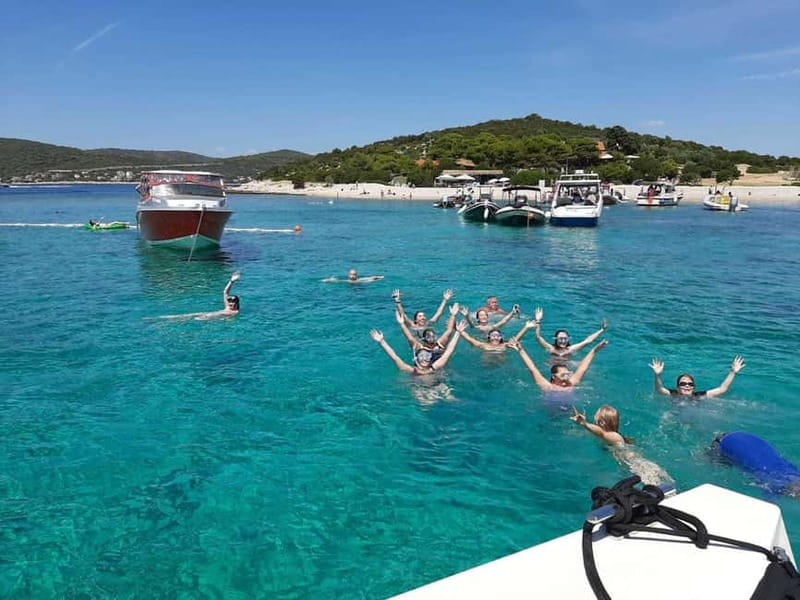 Brač: Blue Cave Island Hopping Luxury Tour - Shared vs private deluxe: where the choice changes