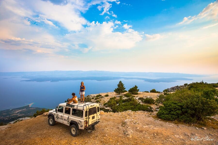 Brač: Island Exploration Tour by Four-Wheel Drive Jeep - Škrip and the olive story: museum tastings and two castles