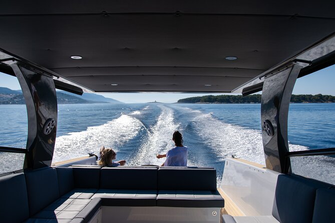 Colnago 45 - Luxury Private Speedboat Tours - Onboard comfort details that matter in real life