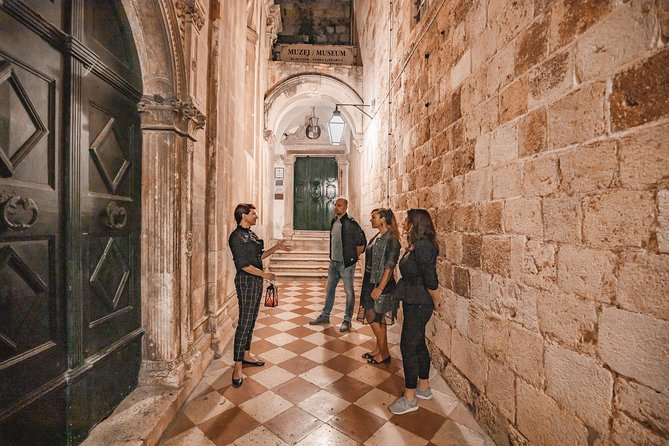 Dark Tales of the Old Town - Logistics that can make or break your evening