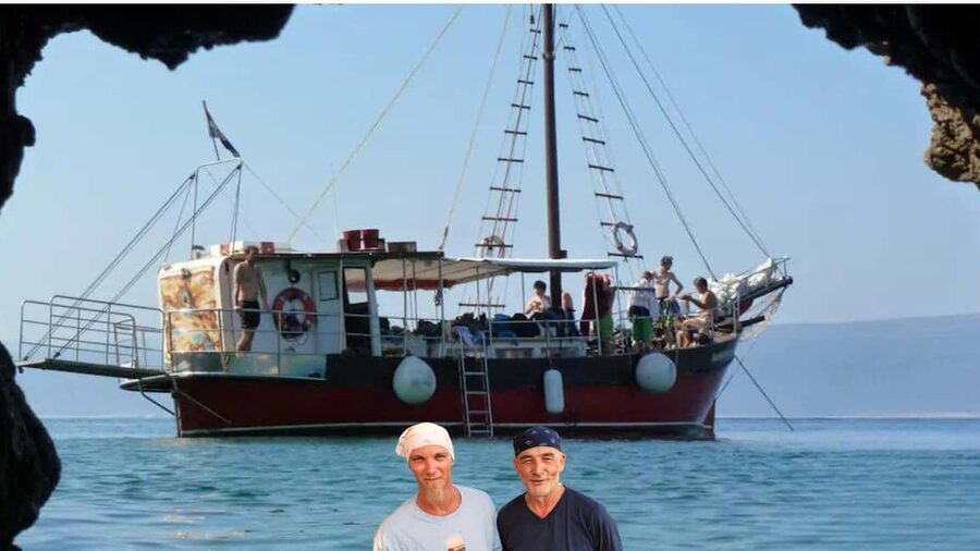 Discover Island Plavnik with a Pirate Ship ALL INCLUSIVE !! - Cruising first: how the 40 minutes sets the tone