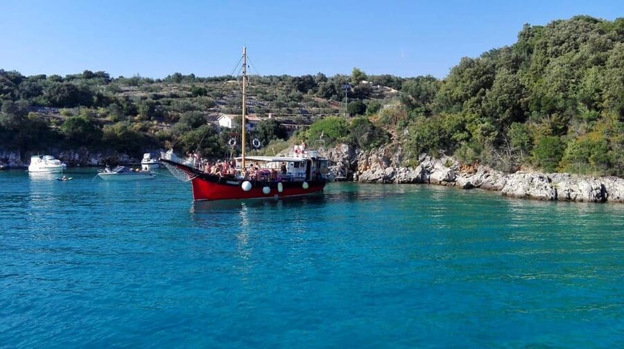 Discover Island Plavnik with a Pirate Ship ALL INCLUSIVE !! - The cave moment: love cave and that blue cave feeling