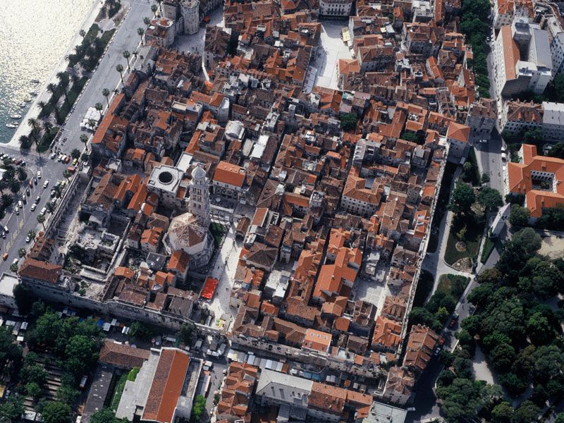 Discover The Old Town Split 1.5h walking Small group tour - Guide quality: what the best performances have in common