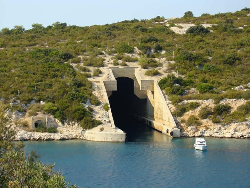 Discovery / Military tour of island of Vis - Parja Bay submarine tunnel: wartime engineering you can actually picture