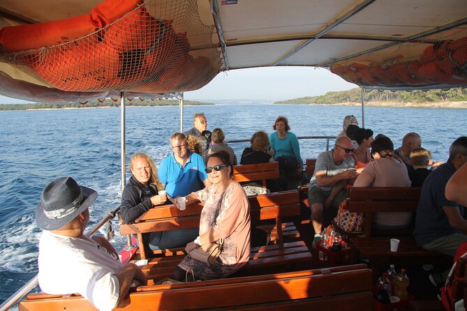 Dolphin Watching Sunset Boat Trip in Pula with Dinner - Service style and shipboard comfort