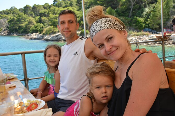 Dubrovnik: 3 Islands Boat Tour with Lunch & drinks(FR, ES, EN) - Lunch, drinks, and WiFi: how the onboard comfort really feels