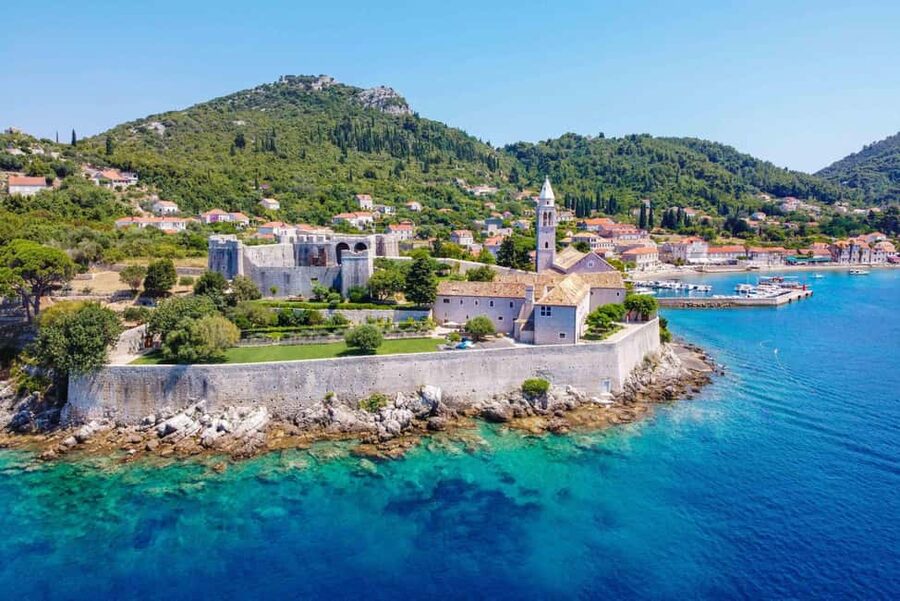 Dubrovnik: 3 Islands Fun Boat Trip with Drinks (FR, ES, EN) - Koločep: caves, hidden bays, and swim-focused scenery