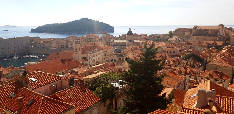 Dubrovnik: Early Bird Walking Tour - Fort Lovrijenac and Brsalje Square Views From the Right Angle