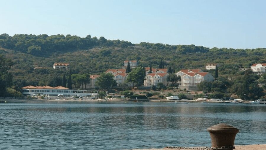 Dubrovnik: Elaphiti Islands Boat Cruise with Lunch & Drinks - Kolocep Stop: Best for a Quick Swim or a Relaxed Wander