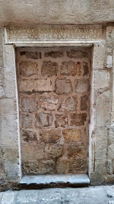 Dubrovnik: Game of Thrones and History Small Group Tour - The Iron Throne Replica Finale at Luža ul. 1