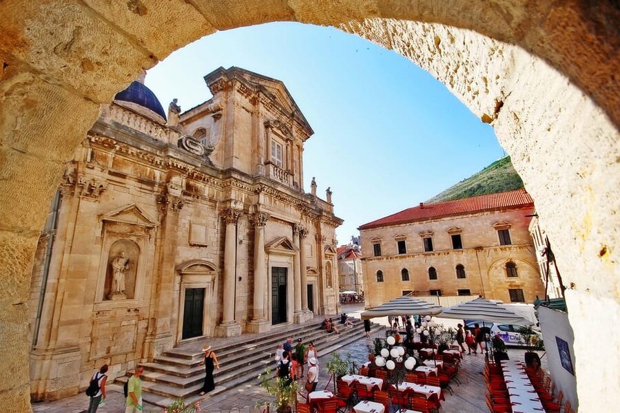 Dubrovnik: Game of Thrones Tour & Optional Lokrum Island - The Jesuit Steps Walk of Shame Photo Stop