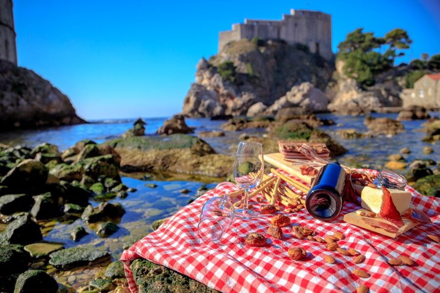 Dubrovnik Gastronomy: 3-Hour Food and Wine Tour - Four restaurant tastings inside the walls: what you should expect