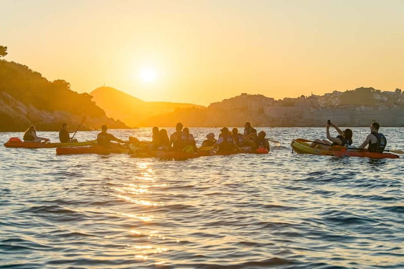 Dubrovnik: Guided Sunset Sea Kayaking Tour with Wine - City walls and open water: the best way to see the Dubrovnik shoreline