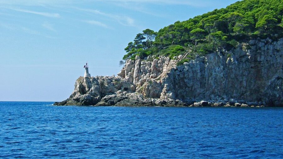 Dubrovnik: Island Boat Tour with Drinks & Lunch - The onboard experience, drinks, Wi-Fi, music, and those little comforts