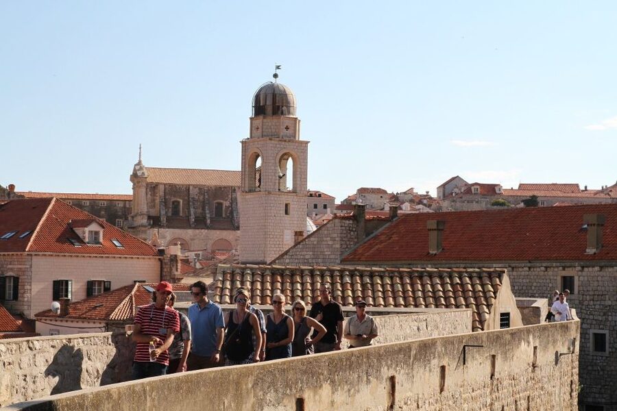 Dubrovnik: Old Town & City Walls Guided Tours Combo - Old Port and the switch to defensive thinking