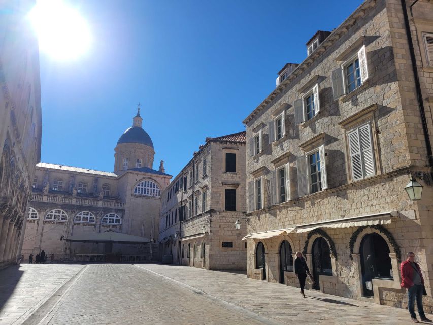 Dubrovnik: Old Town Highlights Tour with Audio Guide - Your route, segment by segment: from Pile Gate to sea panoramas