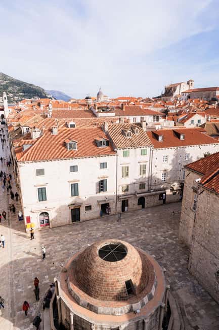 Dubrovnik Old Town: Night tour with History, Wine & Bites - Pile Gate, Rector’s Palace, and Onofrio’s Fountain: the highlights that matter