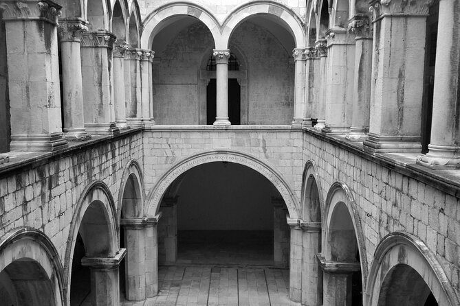 Dubrovnik Old Town: Small-Group Walking Tour With A Local - What makes this tour feel different on the street