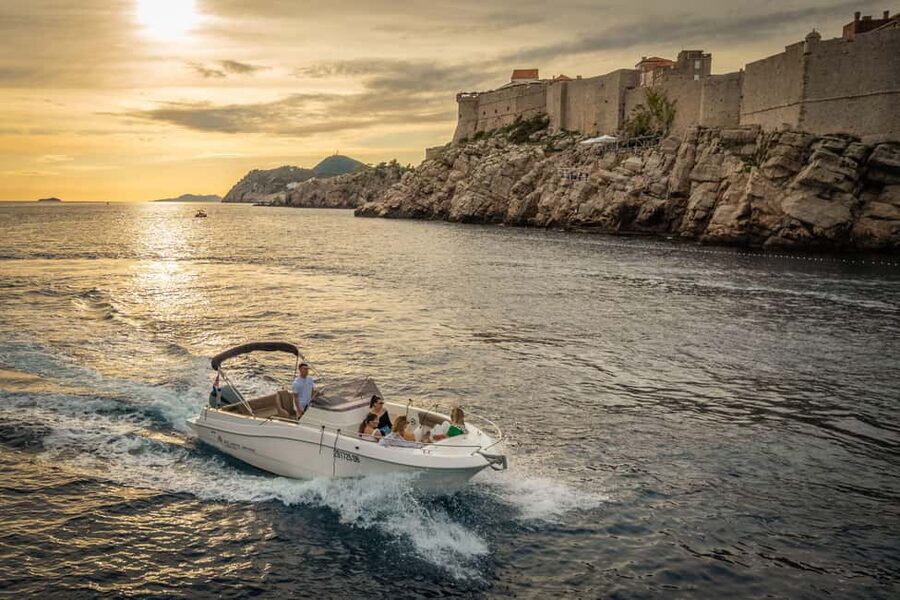 Dubrovnik Private Speedboat Tour to Elaphite Islands - Lovrijenac by boat, the fortress that looks carved into rock