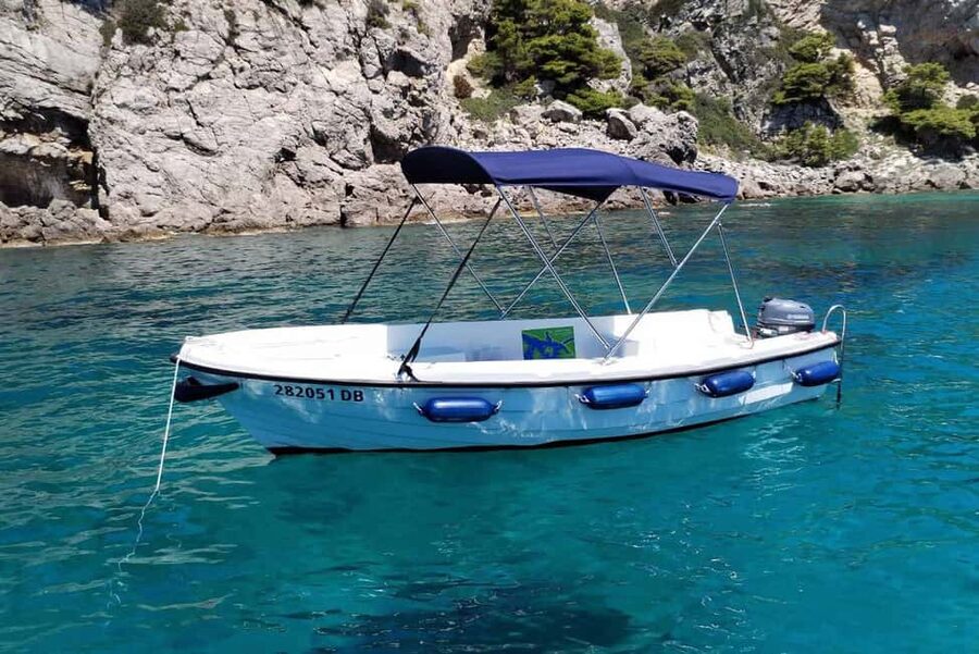 Dubrovnik: Rent a fun and easy to use boat without license - What’s onboard: safety gear and comfort items you’ll actually use