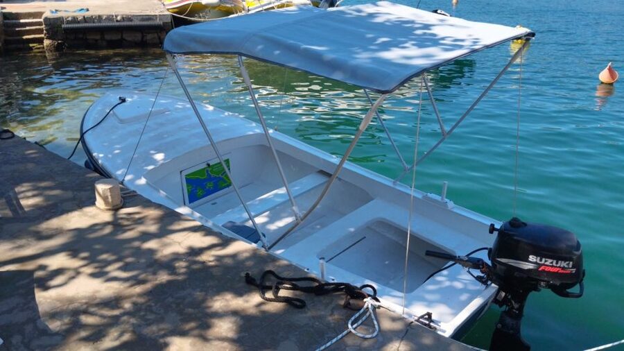 Dubrovnik: Rent a fun and easy to use boat without license - Snorkelling in clear seas: gear is included, so use it