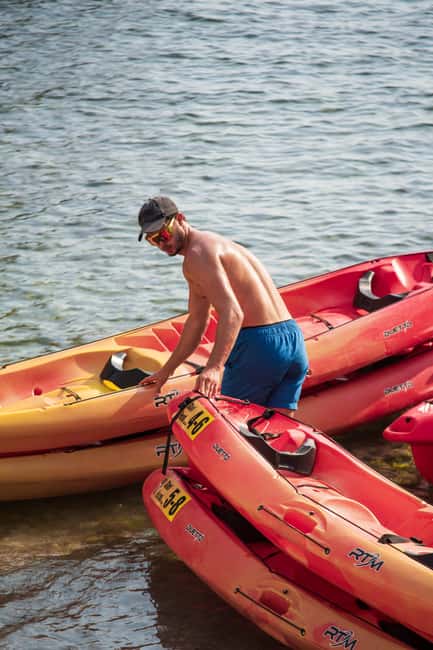 Dubrovnik: Sea Kayaking Tour - Seeing Dubrovnik from water near the Old Town walls
