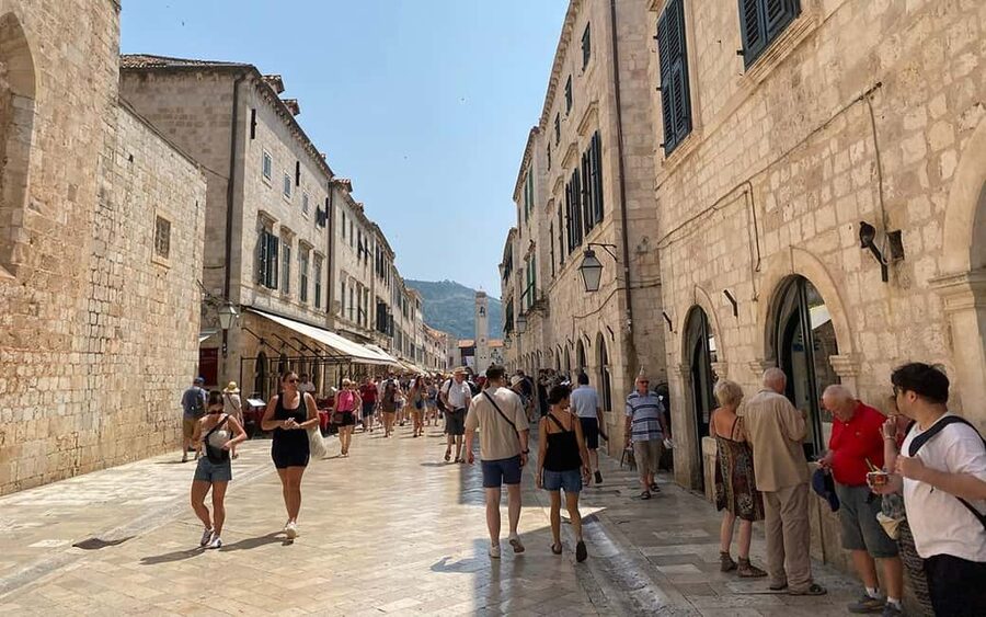 Dubrovnik: Small-Group Guided Old Town History Walking Tour - Meeting at Nautika Restaurant: the easiest start point for Pile Gate