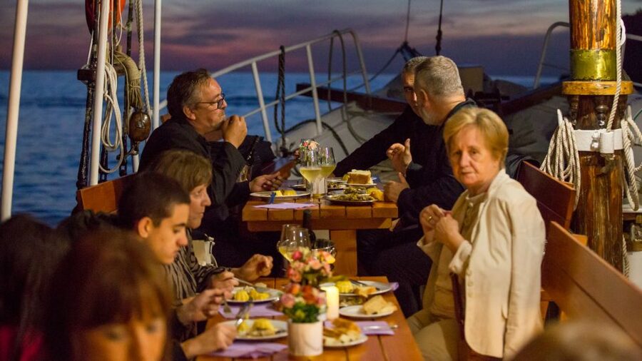 Dubrovnik: Sunset Dinner Cruise around the Old Town - Price and Value: Is $91 Worth It in Dubrovnik?