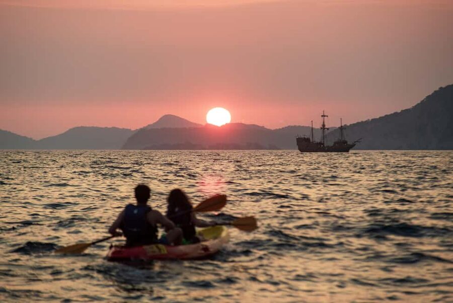 Dubrovnik: Sunset Kayaking and Snorkeling Tour - Key points to know before you paddle
