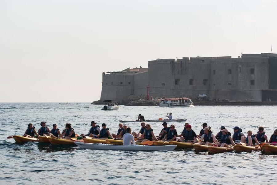 Dubrovnik: Sunset Sea Kayaking Tour - The return finish at Brsalje ul. 2 and the wine moment