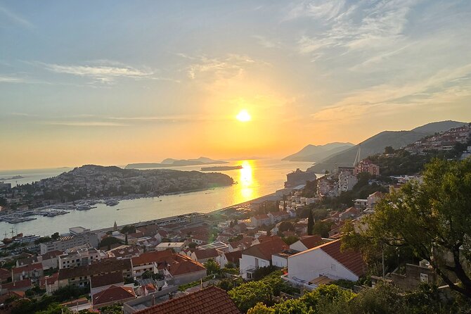 Dubrovnik Sunset Tour with Scenic Views and Local Wine - Local Stories From Tom in the Van: What You Hear While You Ride
