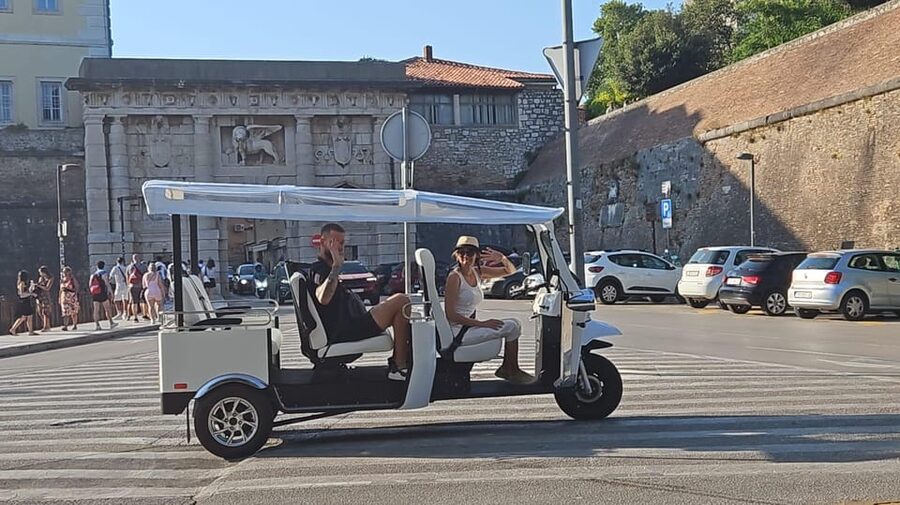 Eco tuk tuk Highlights of Zadar - Roman Forum Break: Your 15-Minute Photo and Walk Window