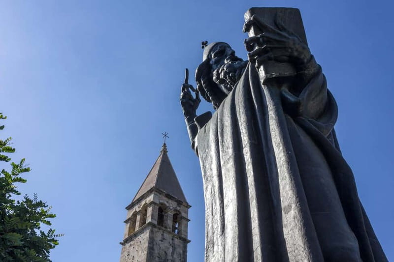Essential Diocletian's Palace Tour for First-Time Visitors - Golden Gate to People’s Square: Your Palace Orientation in 10 Minutes