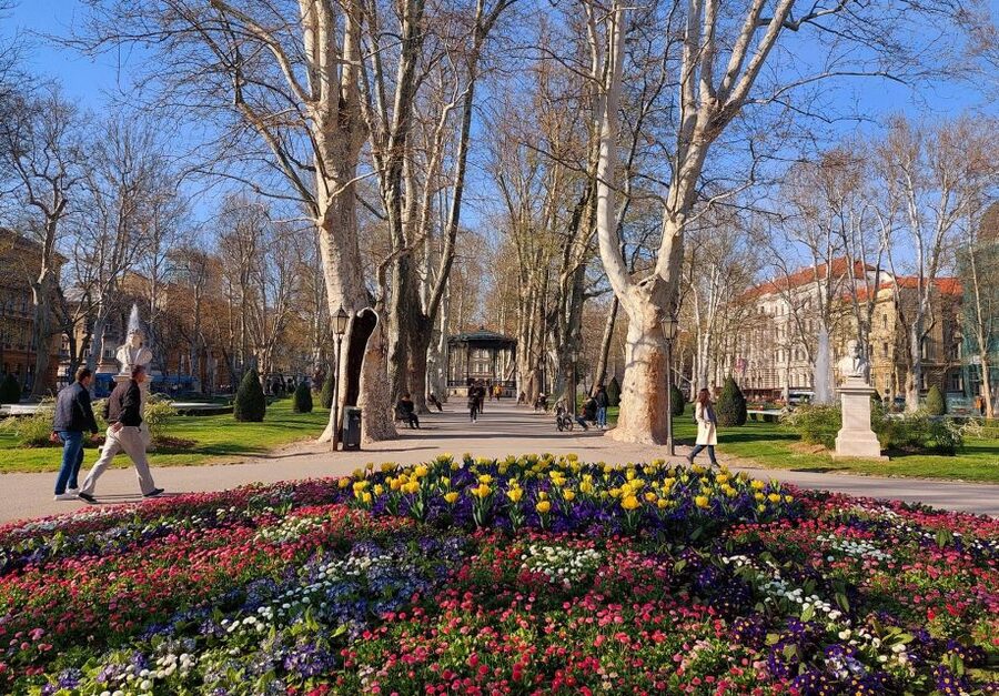 Exclusive old Zagreb walking tour - Lotršćak Tower viewpoint and night-photo strategy