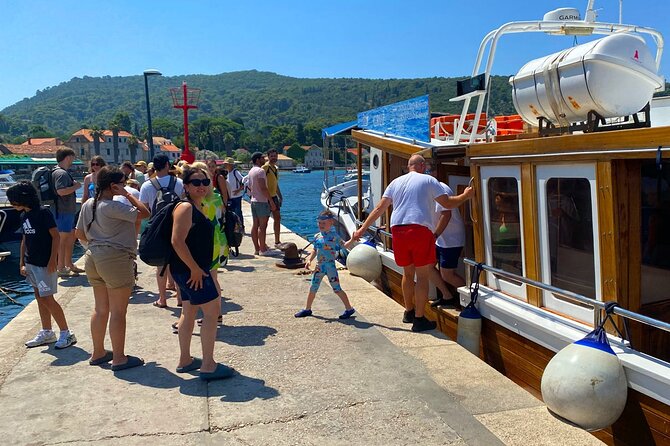 Explore Elaphiti Islands by Boat Tour: Hop-on-Hop-off Adventure - Meeting at Obala Stjepana Radića 19 and how to avoid pier confusion