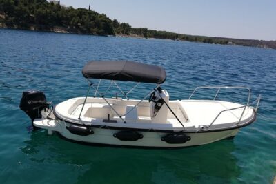 Explore the West coast of the island Brac by BETINA boat