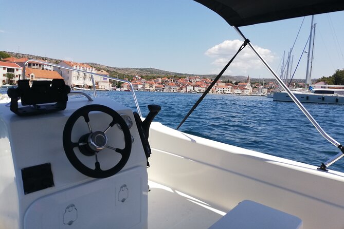 Explore the West coast of the island Brac by BETINA boat - Stop 1: Bobovisca na Moru for a village break and swim options